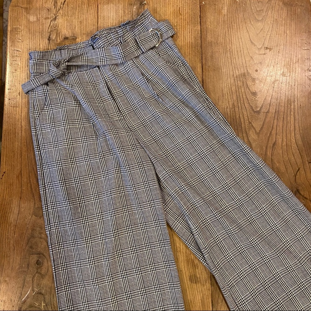 Wide leg cropped trousers